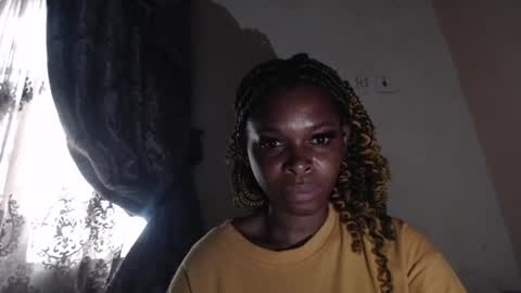 Snapshot of bigbooty_xchataa chatting on 11/17/25, 12:11 Lucy online show from 11/17/25, 12:11