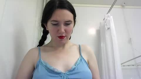 Isabella online show from 09/15/25, 12:38
