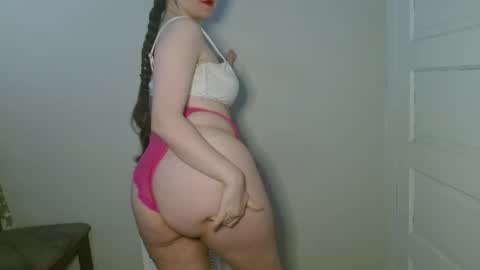 Isabella online show from 12/01/25, 03:50