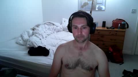 Snapshot of bigbrit_25 chatting on 06/18/26, 12:22 Big Brit online show from 06/18/26, 12:22