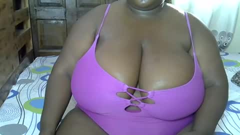 Snapshot of bigchocotities chatting on 02/01/25, 02:24 bigchocotities online show from 02/01/25, 02:24