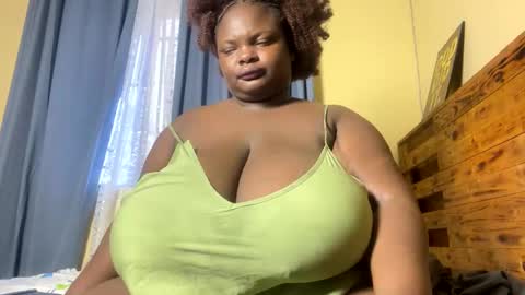 Snapshot of bigchocotities chatting on 02/16/25, 04:20 bigchocotities online show from 02/16/25, 04:20