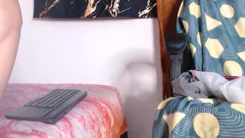Snapshot of bigclit_isa chatting on 05/10/26, 09:58 bigclit_isa online show from 05/10/26, 09:58