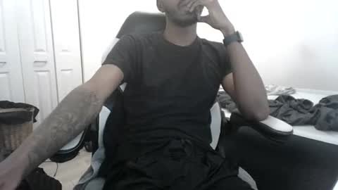 Snapshot of bigdickcumslut99 chatting on 01/12/25, 01:37 antwan online show from 01/12/25, 01:37