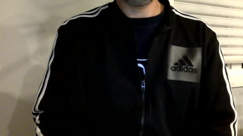 Snapshot of bigdickshowoff9877 chatting on 06/18/26, 06:02 Bigdickshowoff9877 online show from 06/18/26, 06:02