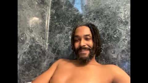 Snapshot of bigdinca chatting on 10/27/25, 03:38 bigdinca online show from 10/27/25, 03:38