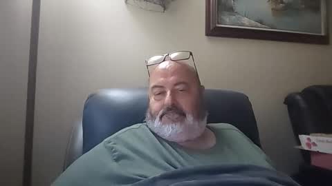 Snapshot of bigfuzzyteddybear chatting on 04/21/26, 03:50 bigfuzzyteddybear online show from 04/21/26, 03:50
