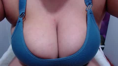Snapshot of bigg_boobs_xxx chatting on 06/05/26, 11:16 Sunny online show from 06/05/26, 11:16
