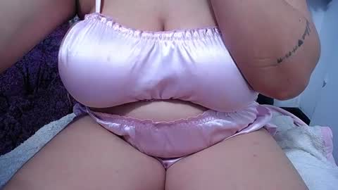 Snapshot of bigg_boobs_xxx chatting on 06/11/26, 03:04 Sunny online show from 06/11/26, 03:04