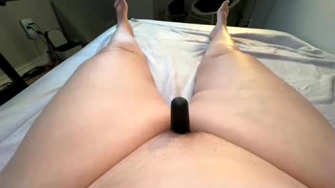 Snapshot of bigirl1979 chatting on 12/24/24, 01:17 LIVE online show from 12/24/24, 01:17
