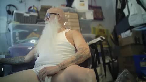 Snapshot of bigjeff01 chatting on 12/14/25, 06:12 bigjeff01 online show from 12/14/25, 06:12