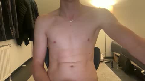 Snapshot of bigleor chatting on 02/15/26, 06:48 bigleor online show from 02/15/26, 06:48