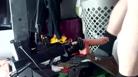 Snapshot of bigmanaround9 chatting on 10/30/25, 09:33 bigmanaround9 online show from 10/30/25, 09:33