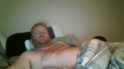 Snapshot of bigred92899 chatting on 10/27/25, 03:10 bigred92899 online show from 10/27/25, 03:10