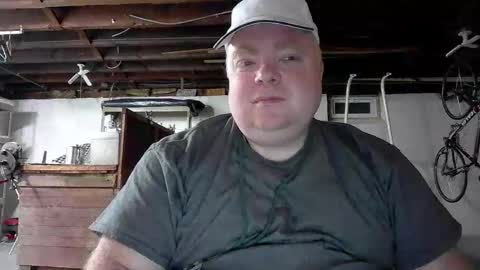 Snapshot of bigred_nyc chatting on 05/04/26, 01:01 Big Red online show from 05/04/26, 01:01
