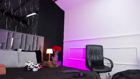 Snapshot of bigsexxyass chatting on 07/22/26, 04:37 Zayra online show from 07/22/26, 04:37