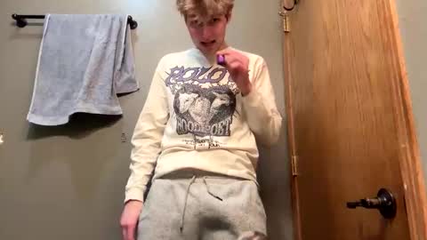 Snapshot of bigskinnyboyshh chatting on 12/10/24, 11:30 bigskinnyboyshh online show from 12/10/24, 11:30