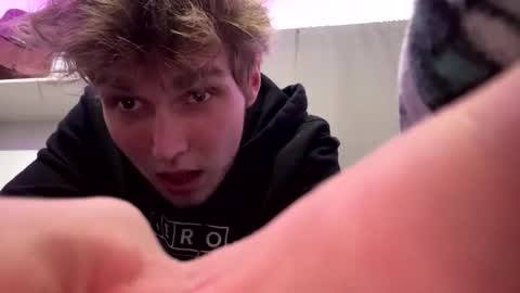 Snapshot of bigskinnyboyshh chatting on 12/18/24, 02:21 bigskinnyboyshh online show from 12/18/24, 02:21