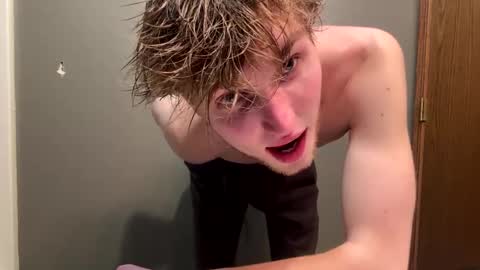 Snapshot of bigskinnyboyshh chatting on 01/28/25, 01:16 bigskinnyboyshh online show from 01/28/25, 01:16