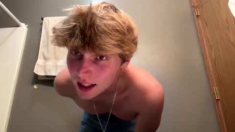 Snapshot of bigskinnyboyshh chatting on 10/03/25, 10:18 bigskinnyboyshh online show from 10/03/25, 10:18