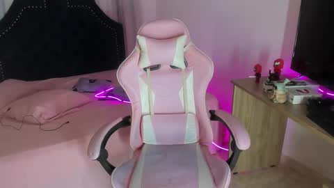 ISABELLA online show from 09/25/25, 11:19