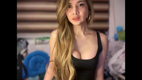 Snapshot of bigsurprise4u chatting on 10/27/25, 10:36 Yna online show from 10/27/25, 10:36