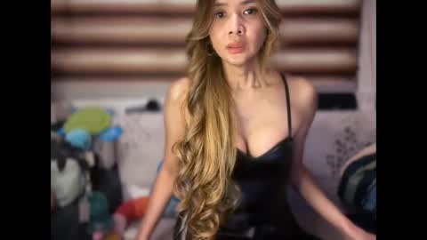 Snapshot of bigsurprise4u chatting on 11/16/25, 03:12 Yna online show from 11/16/25, 03:12