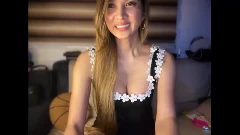 Snapshot of bigsurprise4u chatting on 02/11/26, 03:39 Yna online show from 02/11/26, 03:39