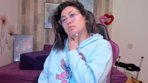 Snapshot of bigt3ti chatting on 10/22/25, 09:09  Nubia  online show from 10/22/25, 09:09