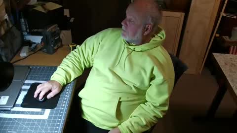 Snapshot of bigthump9999 chatting on 12/15/24, 04:59 bigthump9999 online show from 12/15/24, 04:59