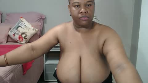 Snapshot of bigtitshornygirlxxx chatting on 12/18/25, 05:02 Lona online show from 12/18/25, 05:02