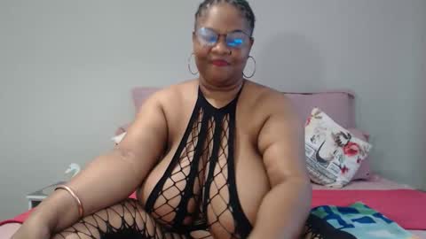 Snapshot of bigtitshornygirlxxx chatting on 05/18/26, 09:37 Lona online show from 05/18/26, 09:37