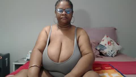 Snapshot of bigtitshornygirlxxx chatting on 06/14/26, 05:53 Lona online show from 06/14/26, 05:53