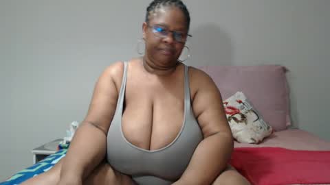 Snapshot of bigtitshornygirlxxx chatting on 06/14/26, 07:16 Lona online show from 06/14/26, 07:16