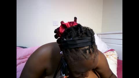 Snapshot of bigtittyslut_ chatting on 10/07/25, 12:35 bigtittyslut_ online show from 10/07/25, 12:35