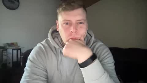 Snapshot of bigtwhite chatting on 10/03/25, 01:19 bigtwhite online show from 10/03/25, 01:19