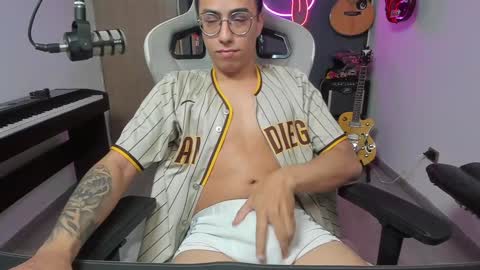 Snapshot of bigxboy96 chatting on 01/05/25, 03:32 bigxboy96 online show from 01/05/25, 03:32