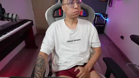 Snapshot of bigxboy96 chatting on 01/29/25, 06:33 bigxboy96 online show from 01/29/25, 06:33