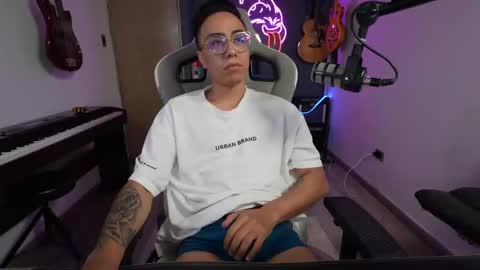 Snapshot of bigxboy96 chatting on 02/18/25, 04:04 bigxboy96 online show from 02/18/25, 04:04