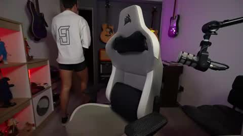 Snapshot of bigxboy96 chatting on 01/13/26, 04:29 bigxboy96 online show from 01/13/26, 04:29