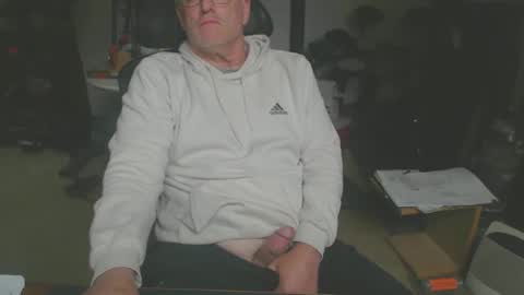 Snapshot of billp750876 chatting on 05/24/26, 04:23 billp750876 online show from 05/24/26, 04:23