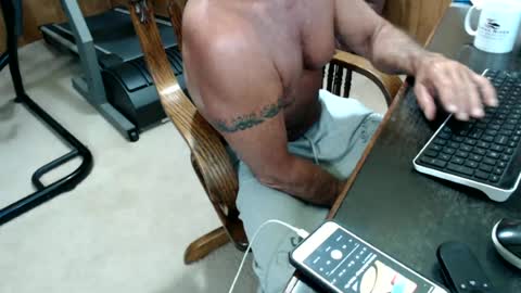 Snapshot of billy471 chatting on 06/12/26, 05:01 billy471 online show from 06/12/26, 05:01