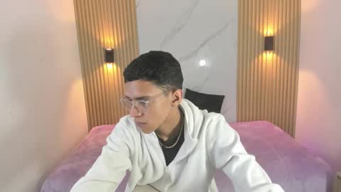 Sam online show from 12/04/25, 12:03