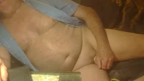 Snapshot of billyhuey12 chatting on 04/10/26, 01:33 NUMROUNO MACK online show from 04/10/26, 01:33