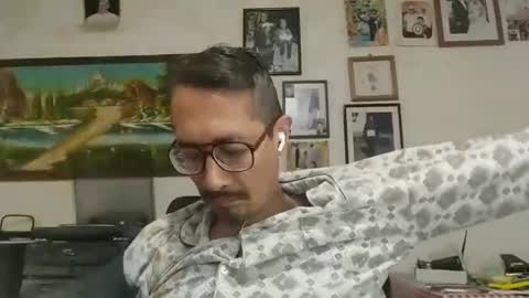 Snapshot of bisexmangenx chatting on 10/14/25, 02:18 Manu O online show from 10/14/25, 02:18