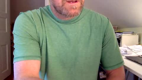 Snapshot of bisonbar chatting on 11/02/25, 04:31 BisonBar online show from 11/02/25, 04:31