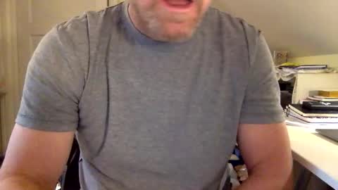 Snapshot of bisonbar chatting on 11/10/25, 03:55 BisonBar online show from 11/10/25, 03:55