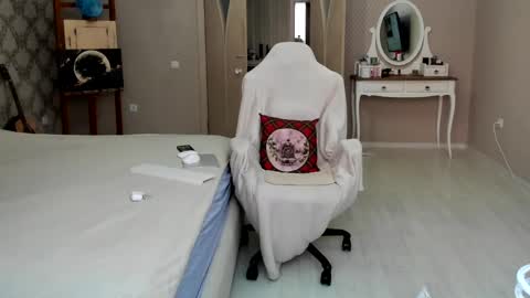 Victoria online show from 02/19/25, 03:39