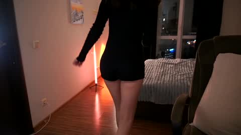 Ann Braslowsky online show from 10/04/25, 06:06