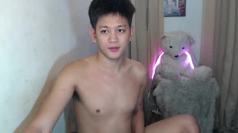 Snapshot of bj_alex31 chatting on 11/21/25, 05:33 alex online show from 11/21/25, 05:33